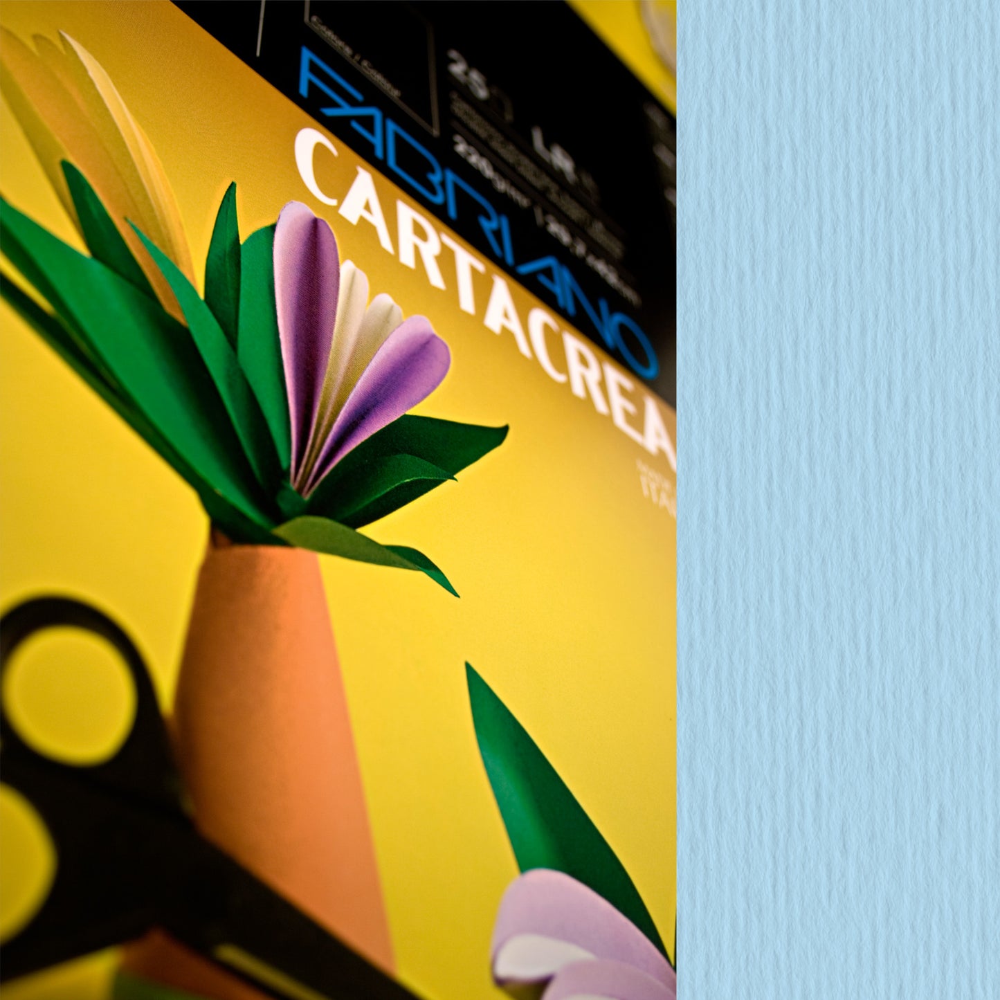 Cartoncino CartaCrea - 35 x 50 cm - 220 gr - celeste 118 - Fabriano - blister 10 fogli
