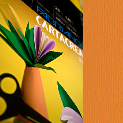 Cartoncino CartaCrea - 35 x 50 cm - 220 gr - arancio 108 - Fabriano - blister 10 fogli